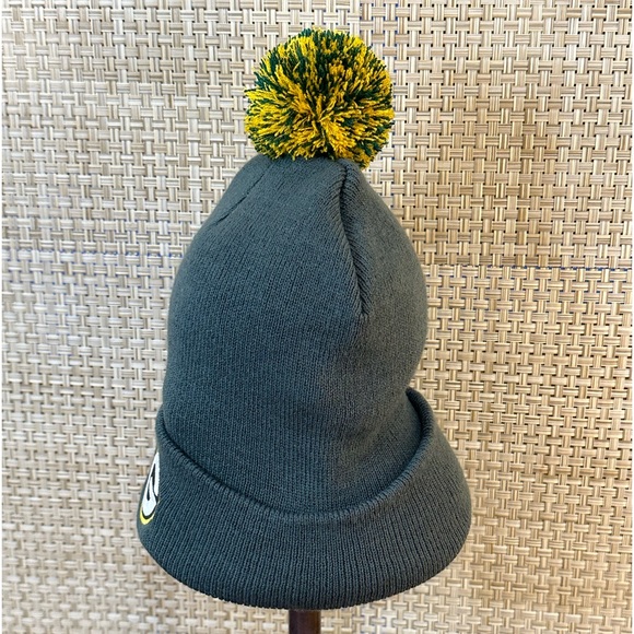 NWOT Green Bay Packers Embroidered "G" Logo Pom Beanie - Picture 4 of 9